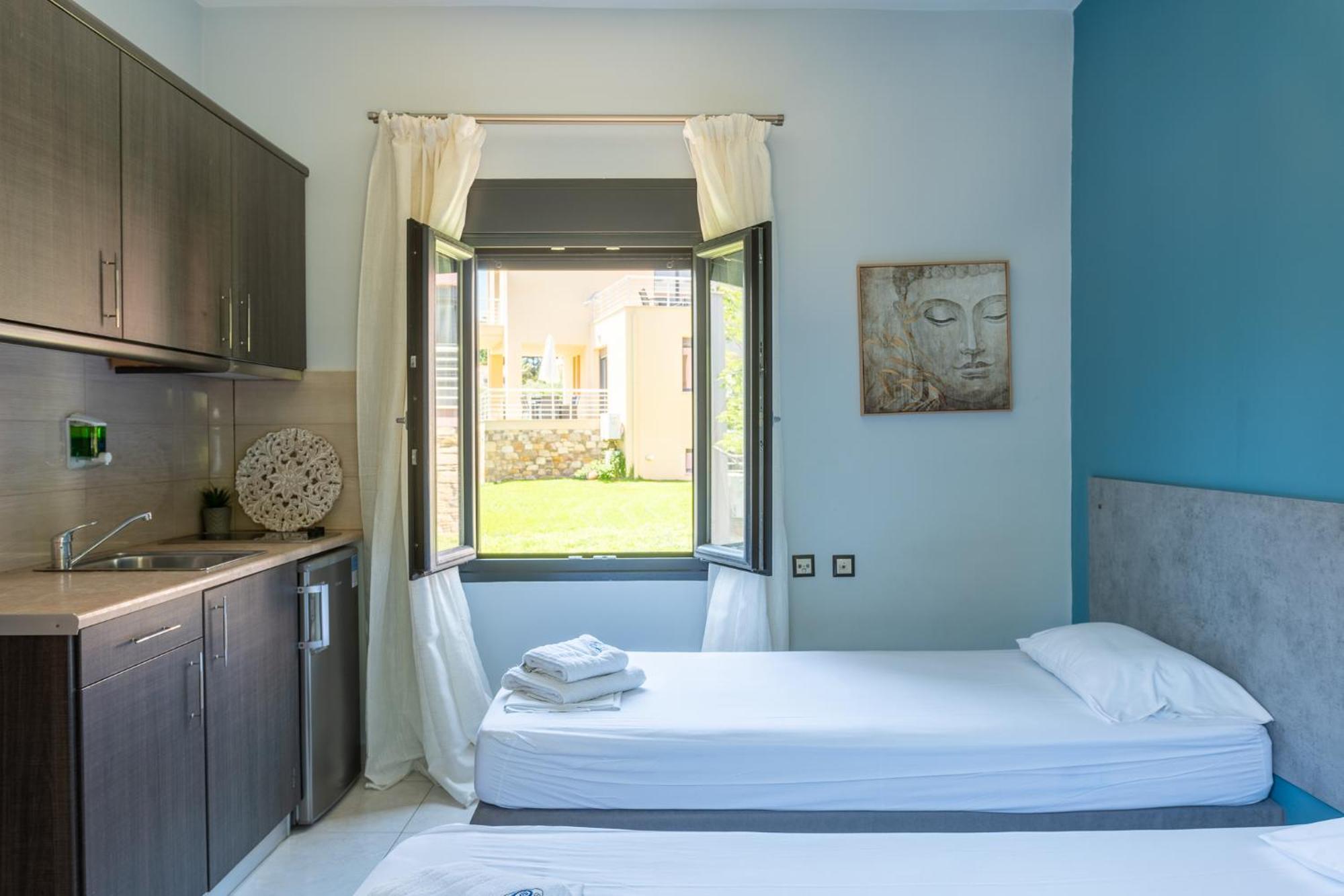 Blue Waves Luxury Suites By The Sea Plomari Exterior foto