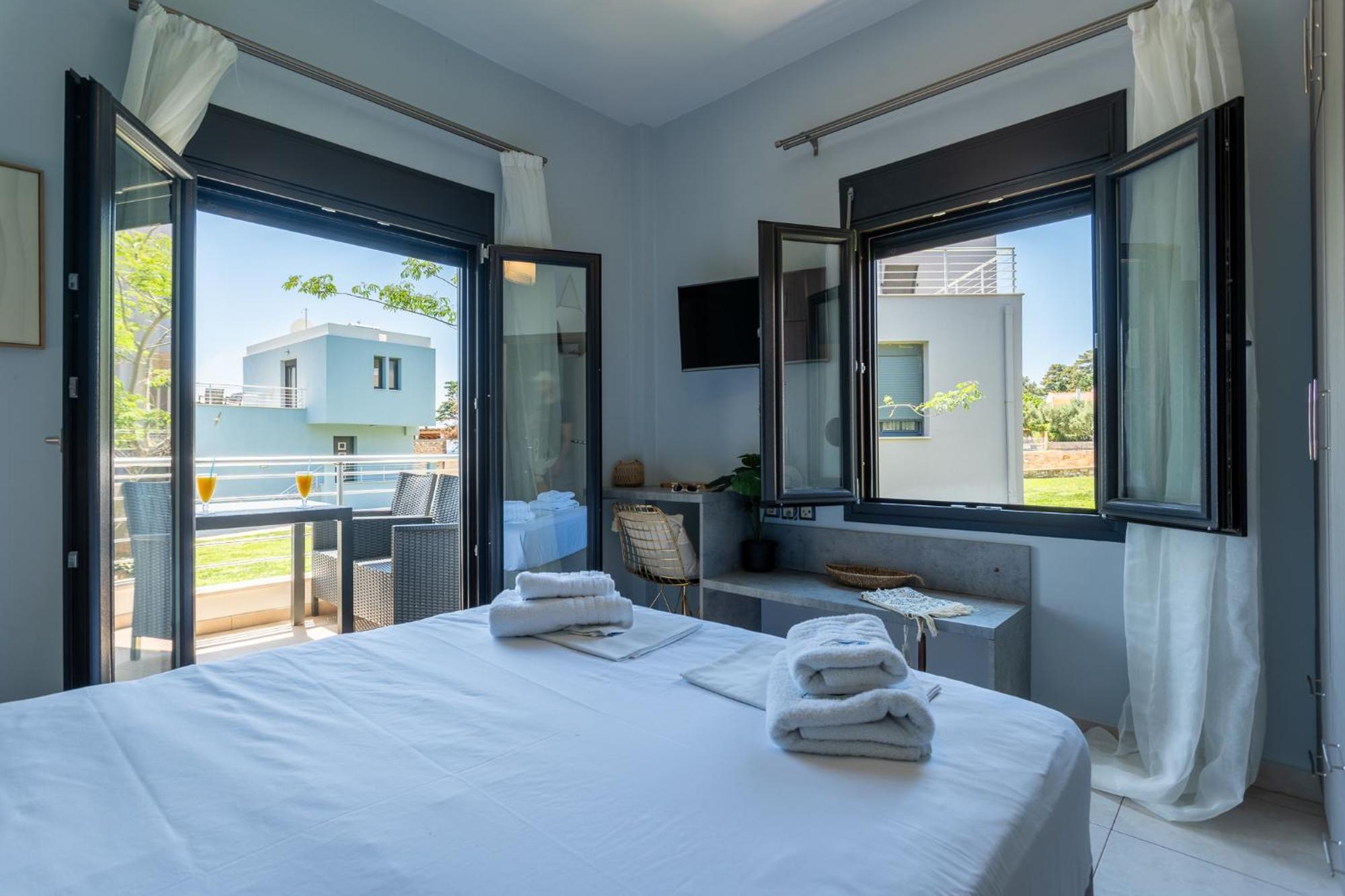 Blue Waves Luxury Suites By The Sea Plomari Exterior foto