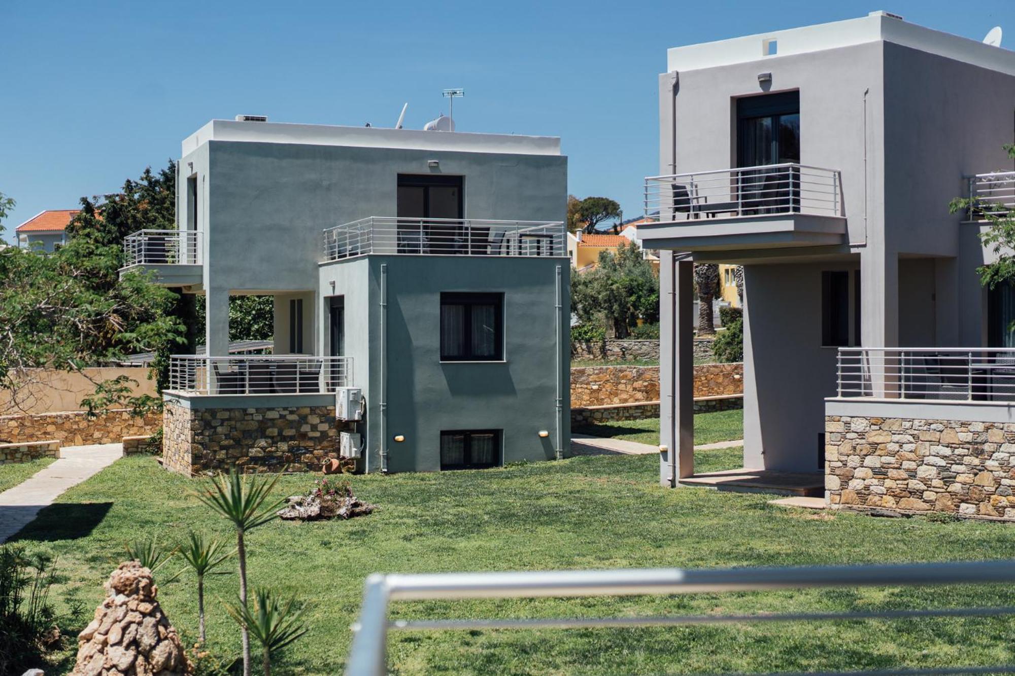 Blue Waves Luxury Suites By The Sea Plomari Exterior foto