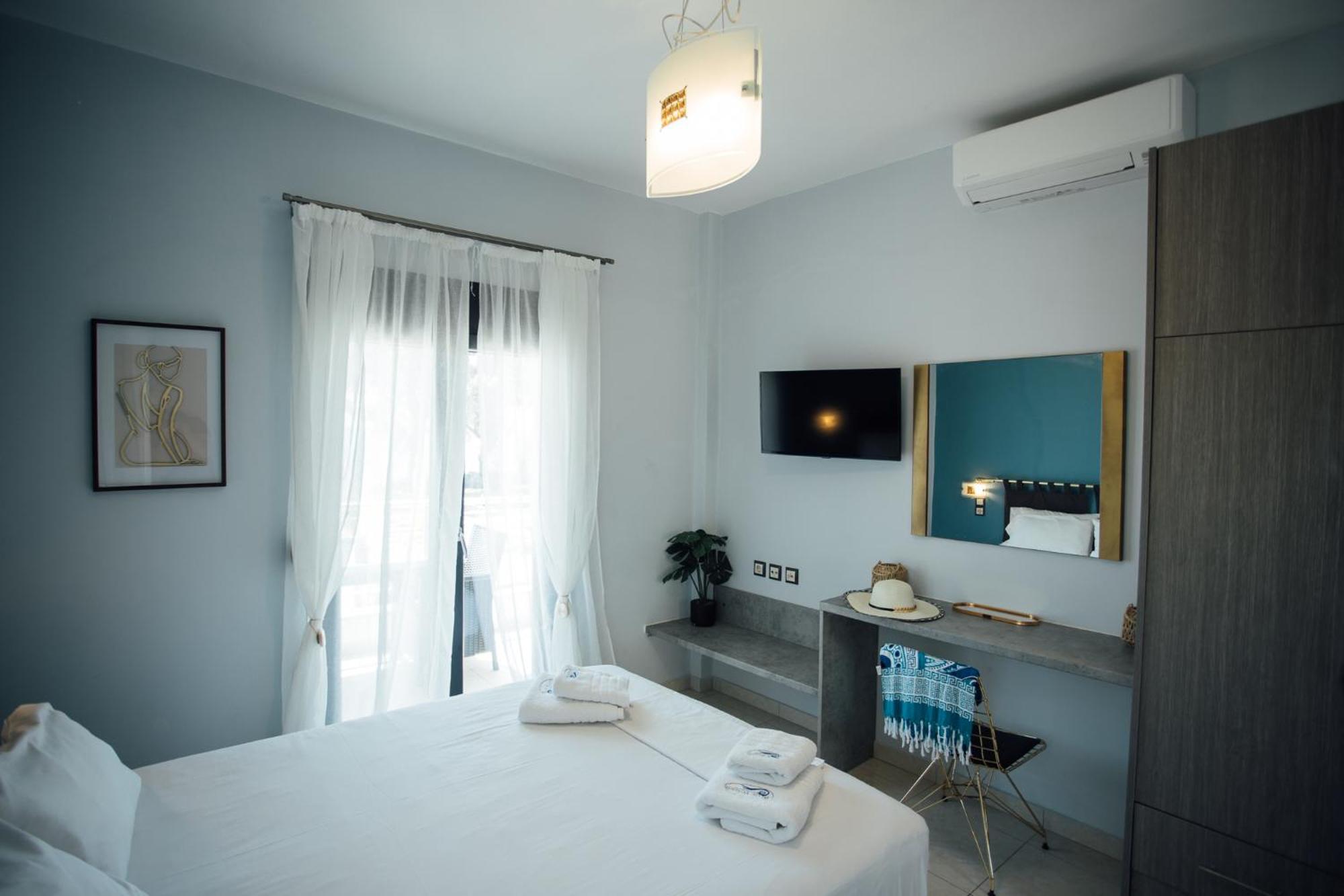 Blue Waves Luxury Suites By The Sea Plomari Exterior foto