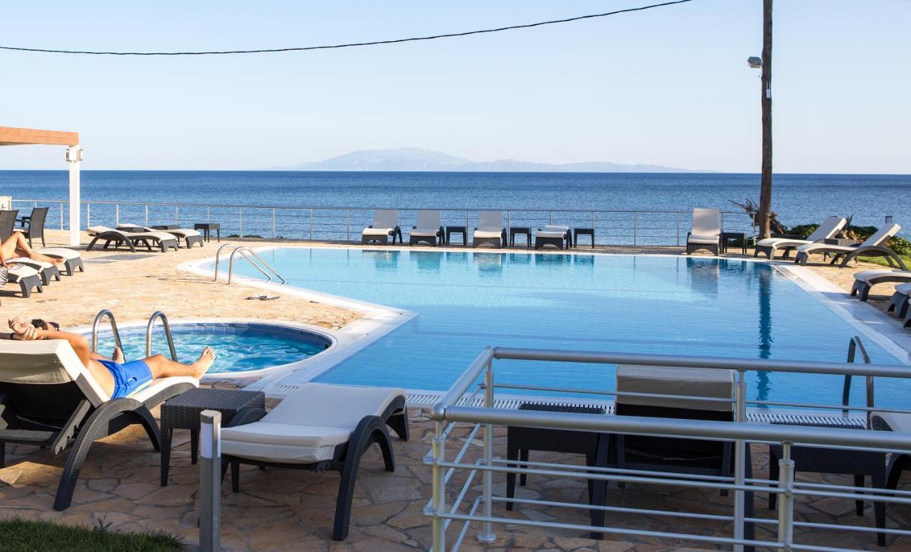Blue Waves Luxury Suites By The Sea Plomari Facilidades foto